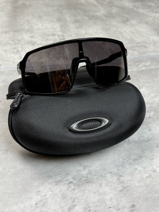 Oakley Sutro OO9406-0137 Prizm Black Sunglasses + Case Black